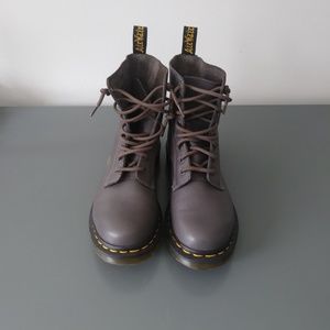 Dr. Martens Grey Pascal 1460